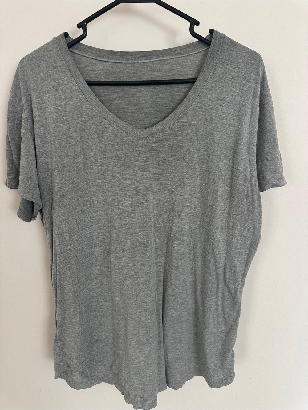Women's V-Neck Short Sleeve Tee in Light Gray